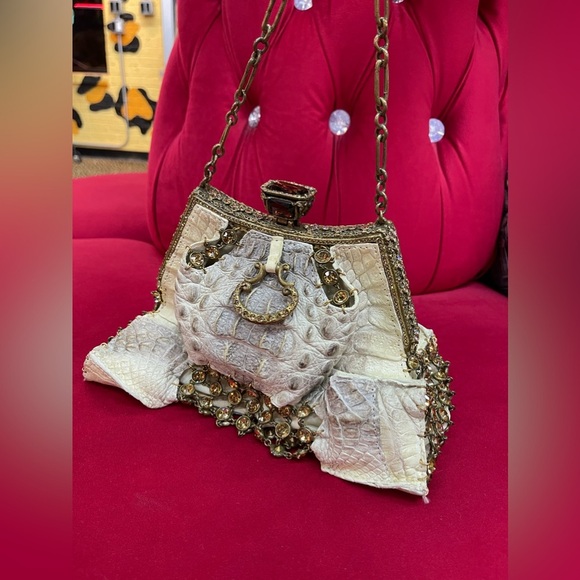 Rare Clara Kasavina Beige & Crystals Crocodile Katrina handbag with chain - Picture 3 of 14
